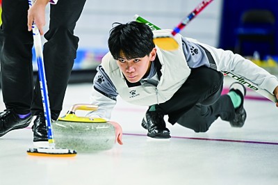 内蒙古多样的地形地貌形成了发展滑雪运动的天然优势